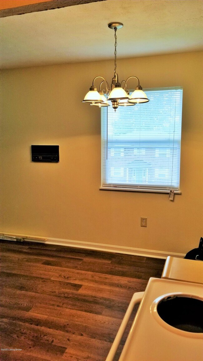 Building Photo - 3212 Springfield Dr