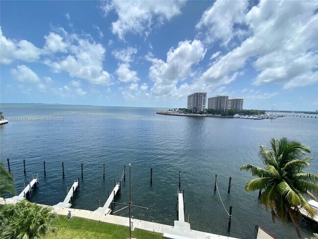 Building Photo - 1632 S Bayshore Ct