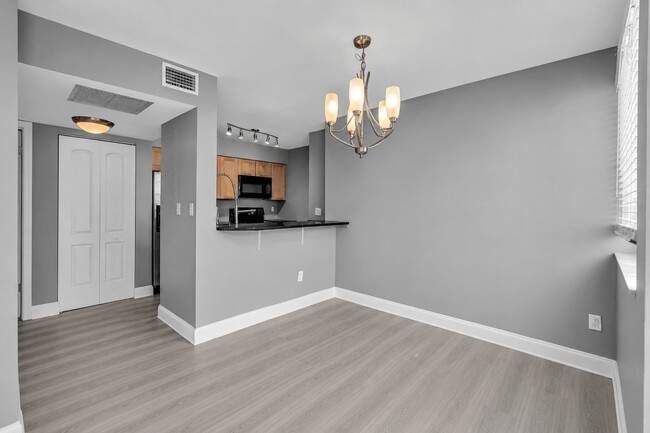 Building Photo - 2881 N Oakland Forest Dr