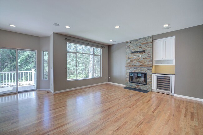 Building Photo - 4Bd/2.5Ba Sammamish Home
