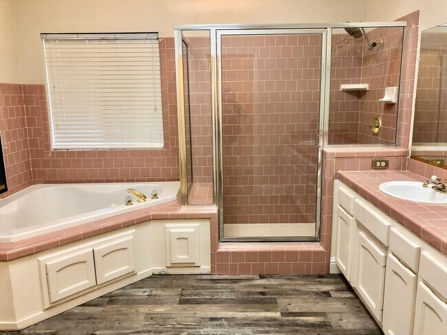 Building Photo - $2,295- Maple & Shepherd 3 Bedroom  - E. J...