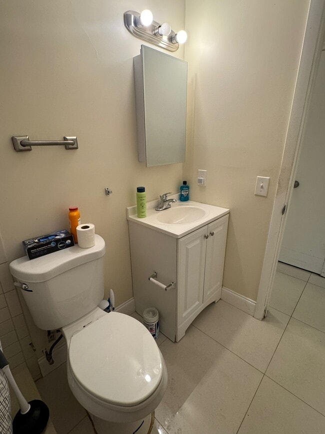 Building Photo - 300 NE 191st St