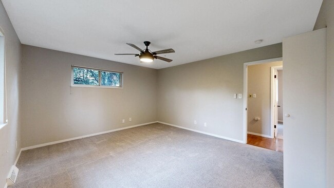 Building Photo - Amazing 4 Bed/3 Bath SFH Backing to Walnut...