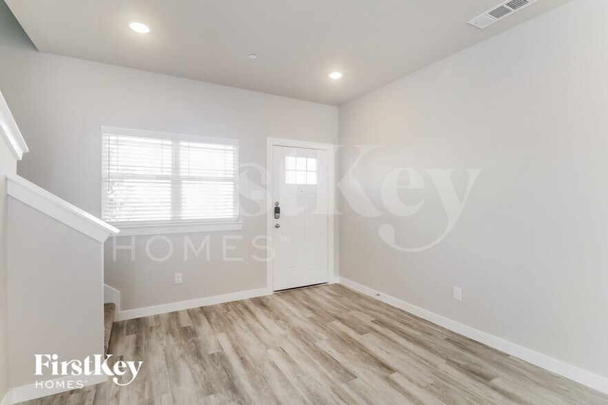 Building Photo - 332 Niki Dr