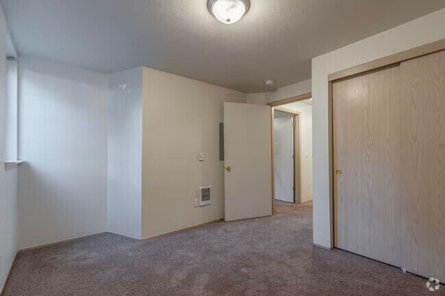 Building Photo - Bluebird Cozine Creek ***Under New Managem...