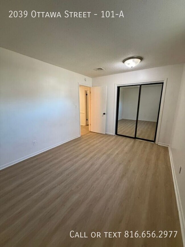 Building Photo - 2039 Ottawa St