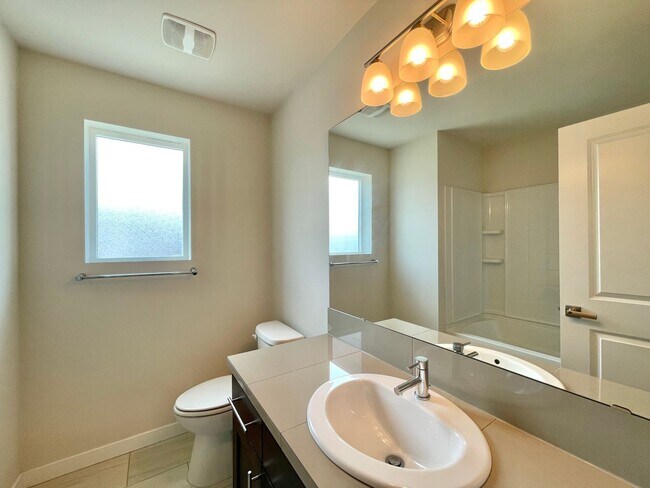Building Photo - Great Townhome for rent