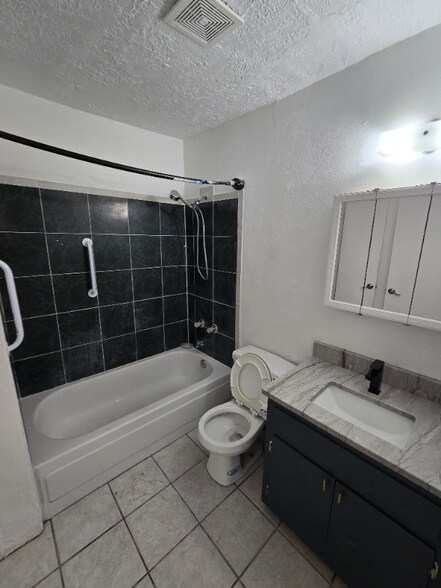 Building Photo - 142 Rhode Island St SE