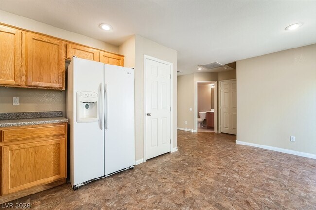 Building Photo - 1160 Blue Magenta Ave