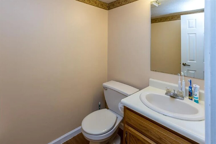 Building Photo - 1502 Brook Pointe Dr