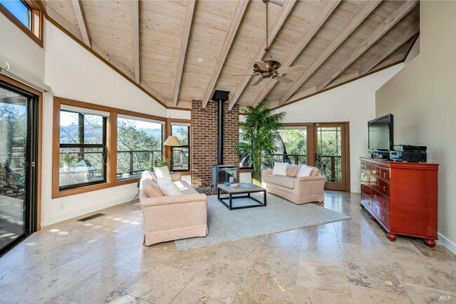 Primary Photo - 522 Meadowood Ln