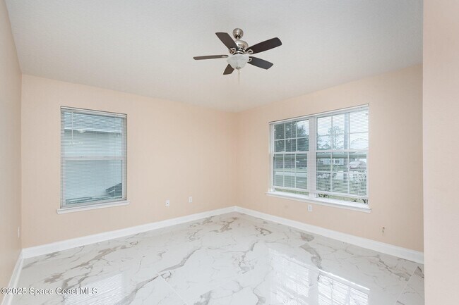 Building Photo - 49 Pine Cir Dr