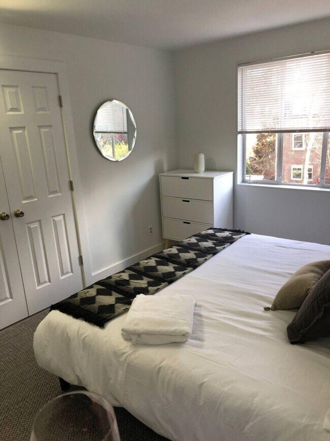 Building Photo - 4206 Washington Blvd