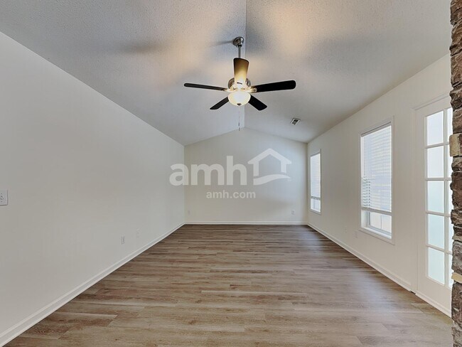 Building Photo - 201 Charlotte Ct