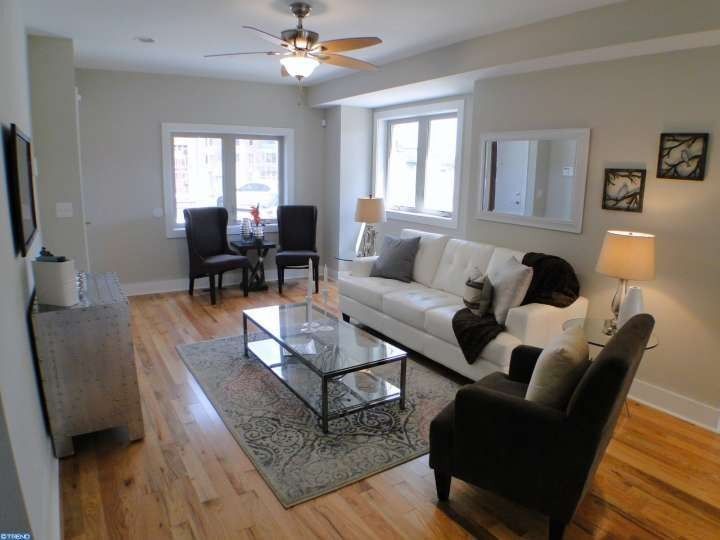 Living Room - 118 W Laurel St