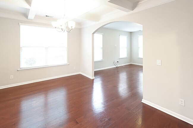 Building Photo - Stunning & Spacious 4 Bedroom Home in Highland Falls Community