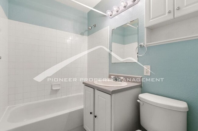 Building Photo - 3273 S Forest St