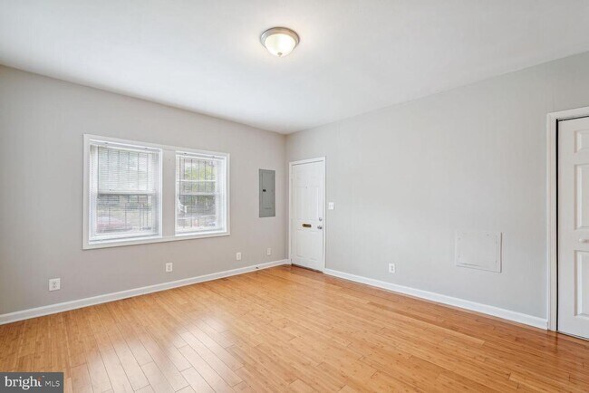 Building Photo - 1222 Meigs Pl NE