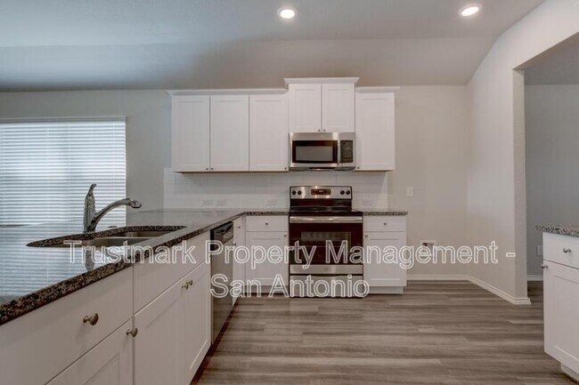 Building Photo - 242 Holland Pk