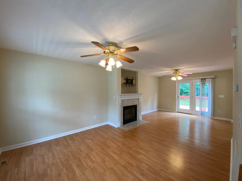 Building Photo - Room in Single Family Home on Ujamaa Dr