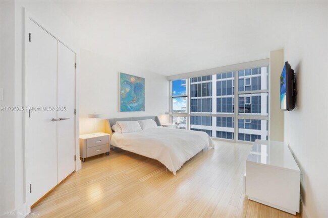 Building Photo - 6801 Collins Ave