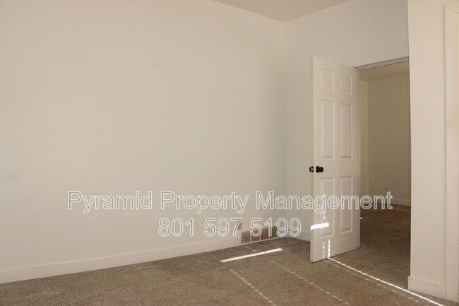 Building Photo - 489 E Center St