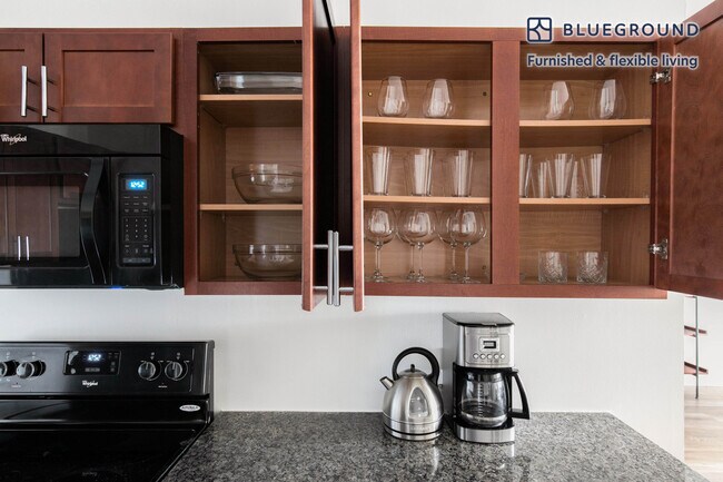 Building Photo - 860 N Dewitt Pl