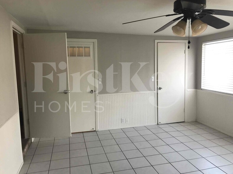 Building Photo - 9409 N 36th Dr