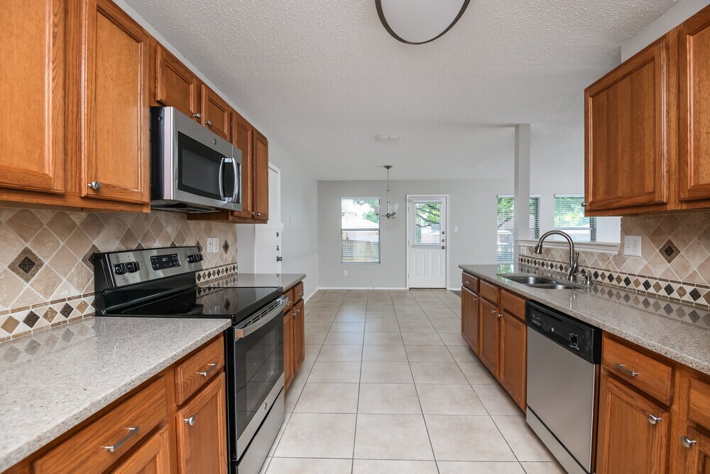 Building Photo - 1625 Creekridge Ct