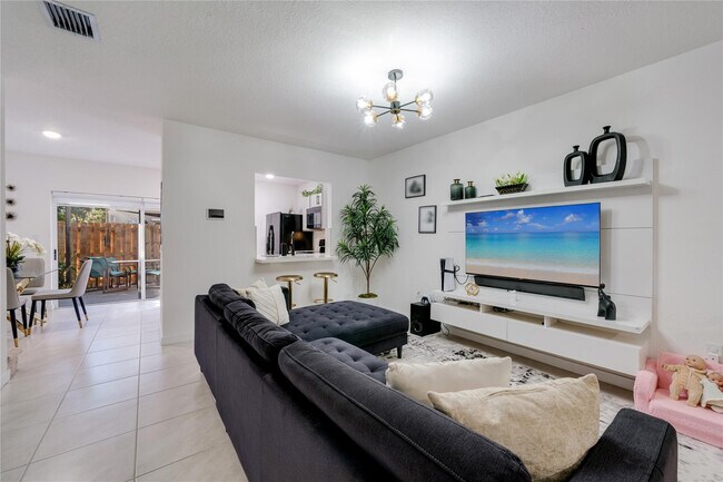 Building Photo - 561 NE 5th Terrace