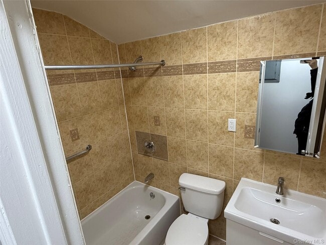 Building Photo - 24-07 Brookhaven Ave