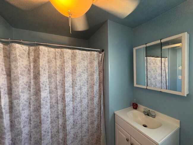 Building Photo - 1 BR Cozy Mobile near River,
