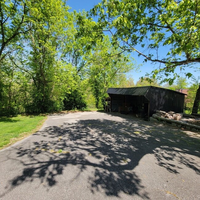 Building Photo - 4/2 Bungalow in Algood City Limits