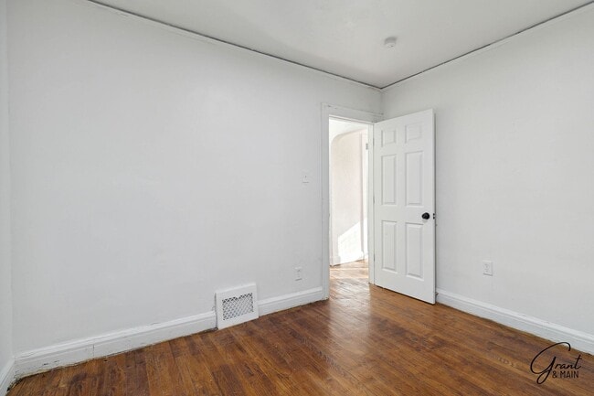 Building Photo - 4 Bedroom 2 Bath $1700