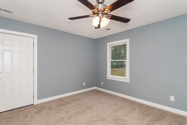 Building Photo - 2113 Tanglewood Rd