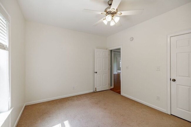 Building Photo - 350 Wood Lake Dr