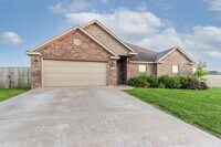 Building Photo - 2091 Eagle Dr