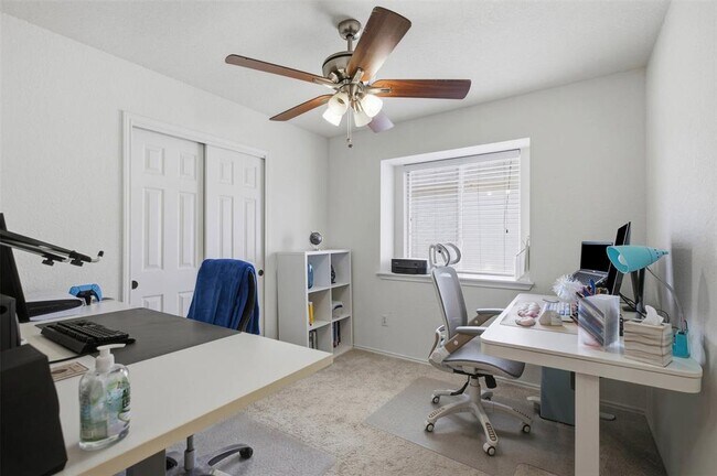 Building Photo - 912 Sweet Leaf Ln