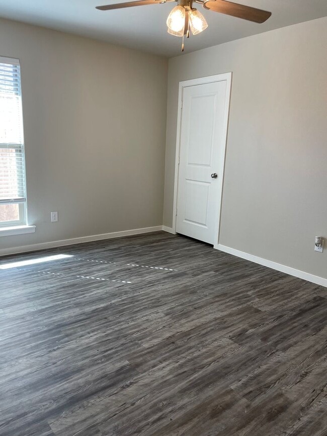 Building Photo - 4 bed 2 bath - Frenship ISD