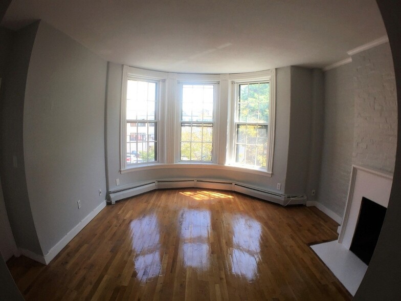 Building Photo - 25 Saint Stephen St