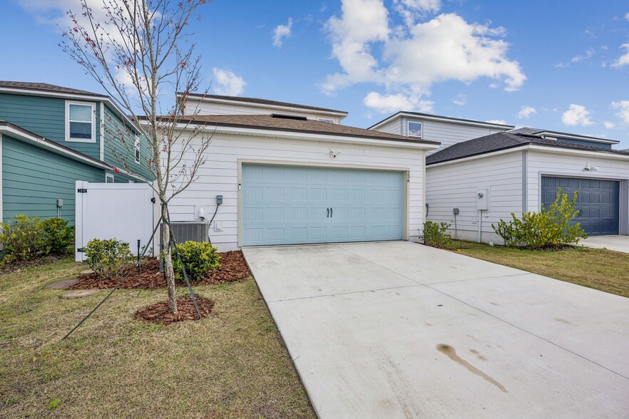 Building Photo - 236 Hawthorn Pk Cir