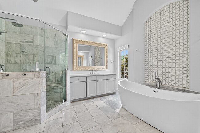 Building Photo - 2731 Stuart Manor