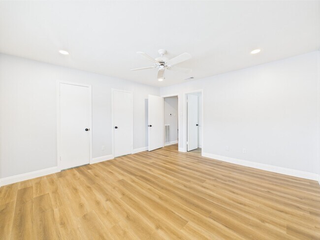 Building Photo - 10380 Briar Forest Dr