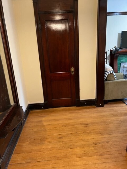 Building Photo - 638 W Grace St