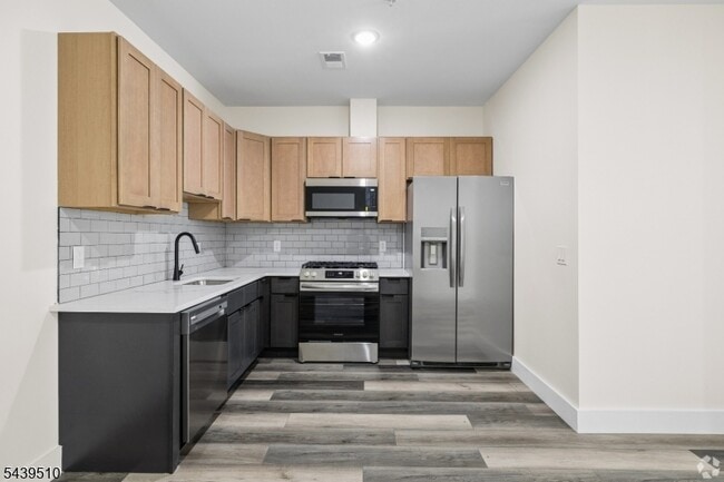 Building Photo - 448 S Orange Ave