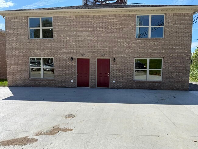 Building Photo - 105 Valley St