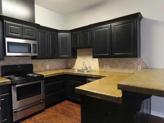 Building Photo - 2434 Haverhill Dr