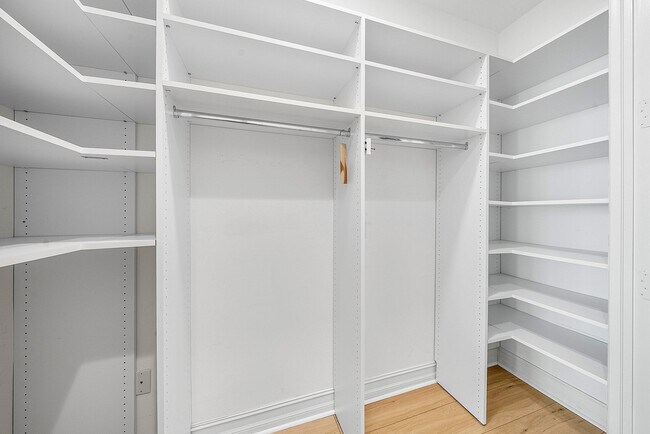 Building Photo - 550 SE Mizner Blvd