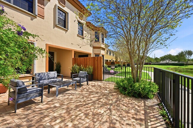 Building Photo - 10415 Wellington Parc Dr