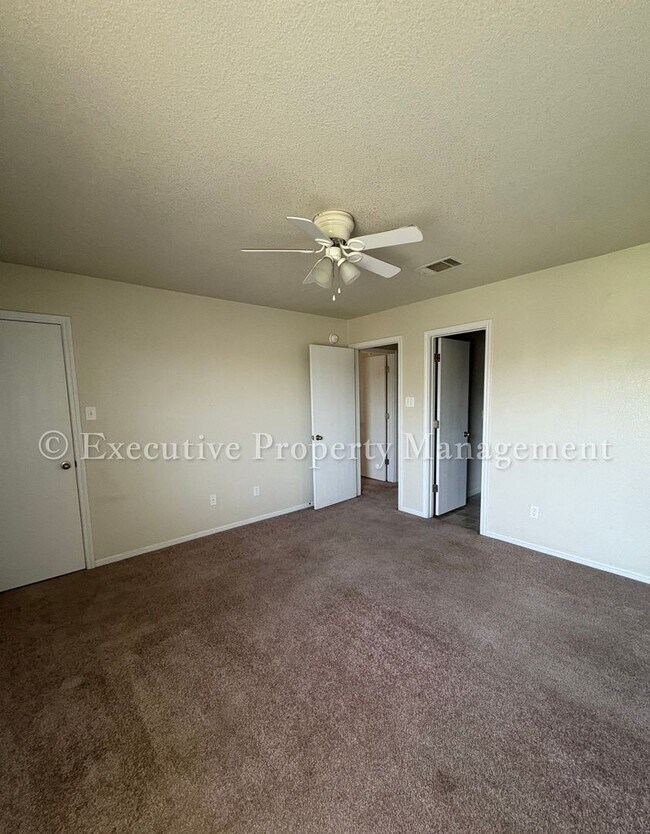 Building Photo - 208 Janelle Dr